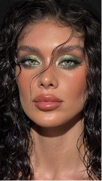 Maquillage vert brillant